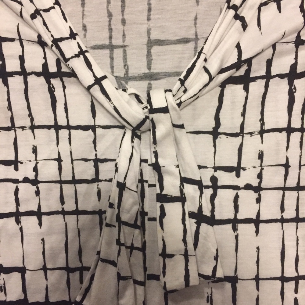 Banana Republic Black and White 3/4 Length Blouse - Picture 3 of 4